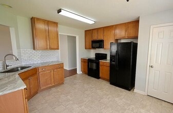 Building Photo - 508 Timber Meadow Lake