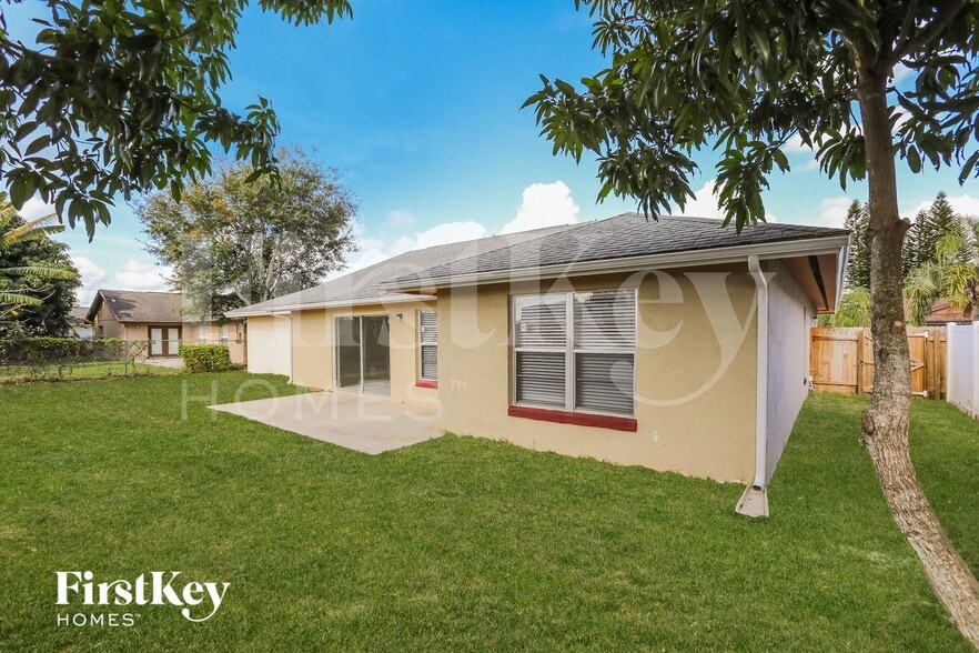 Building Photo - 2778 Muscatello St