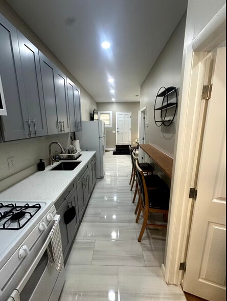 Kitchen - 81 Academy St