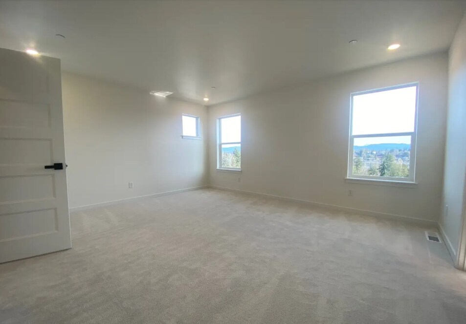 Building Photo - 617 103rd Ct SE