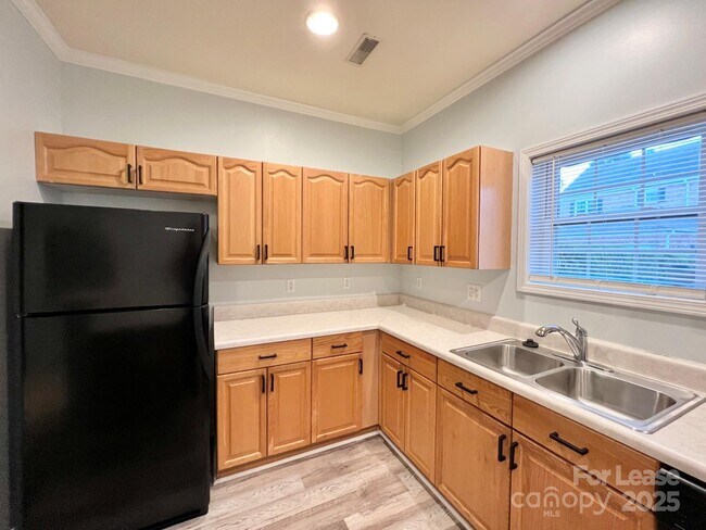 Building Photo - 7014 Elm Hill Ct