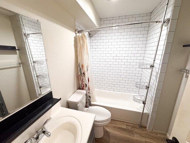 Building Photo - 505 Cambridge Dr