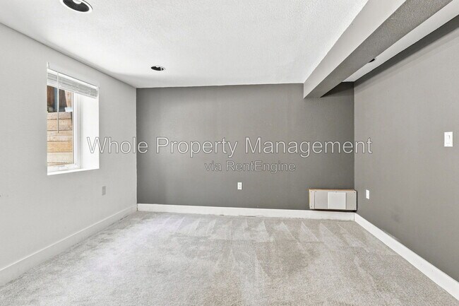 Building Photo - 3044 W Clyde Pl