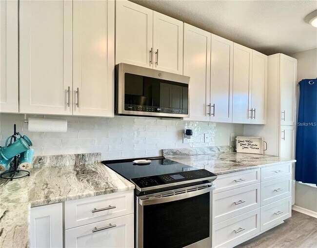 Building Photo - 2121 Heron Lake Dr