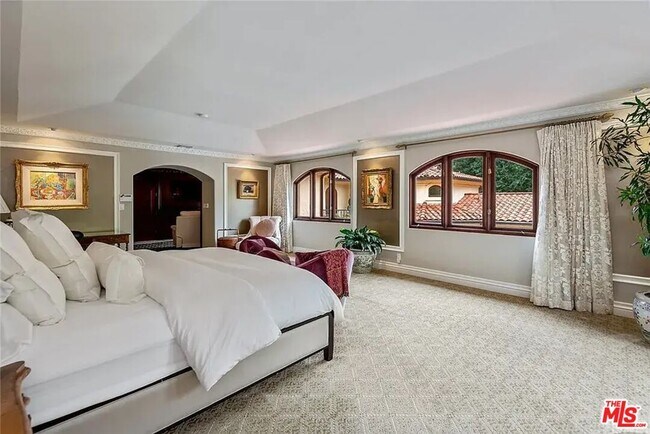 Building Photo - 6005 William Bent Rd