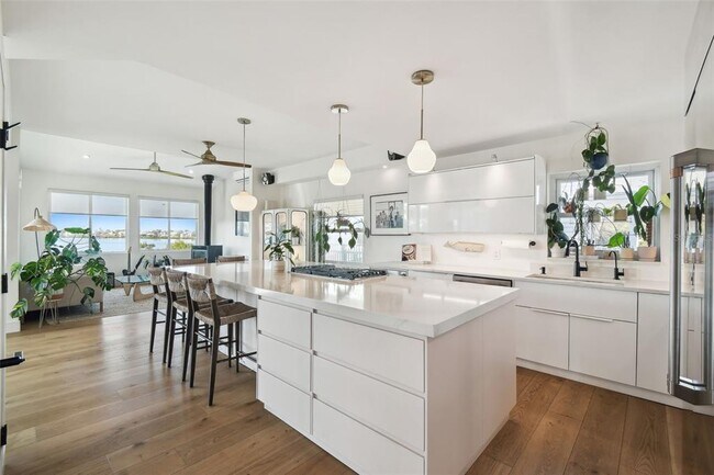 Building Photo - 1640 Seabreeze Dr