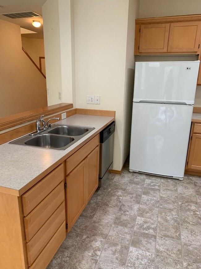 Building Photo - Beautiful 3-bd, 2.5-bath house The Ridge in Kent.