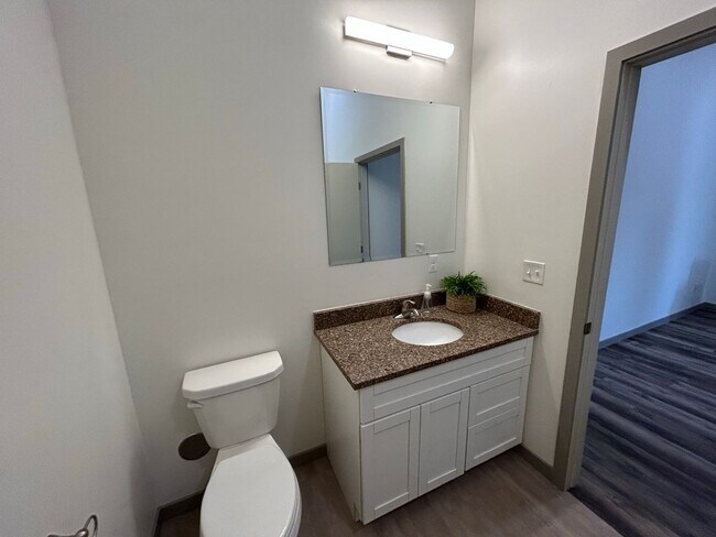 Building Photo - One-Bedroom Unit at Block 100