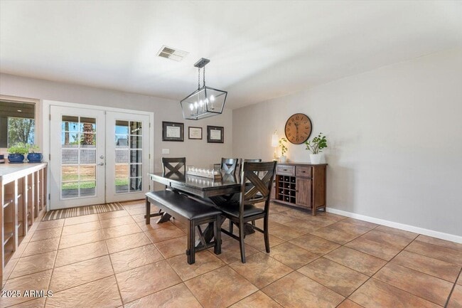 Building Photo - 2116 W Garden Dr