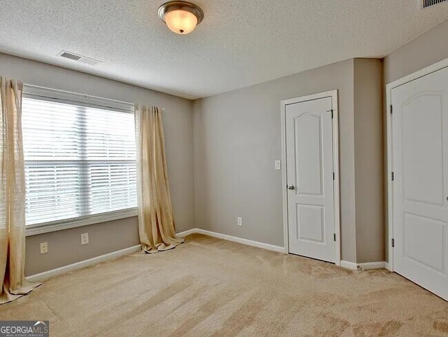 Building Photo - 410 Persimmon Dr
