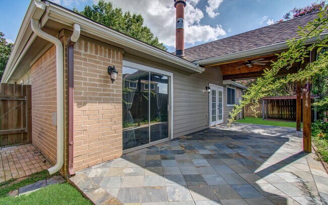 Building Photo - 10546 Rippling Fields Dr