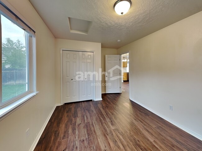 Building Photo - 3342 W Wave Dr