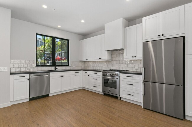 Building Photo - 28832 Shady Pl