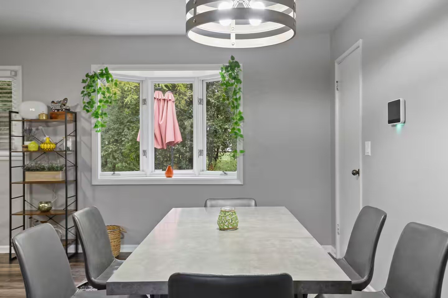 Dining area - 1002 Juniper Ln