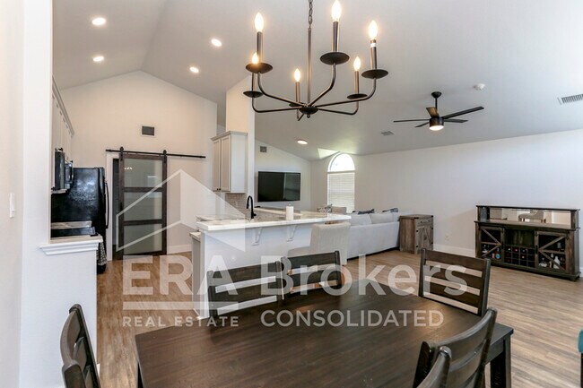Building Photo - 6110 Melanie Dr
