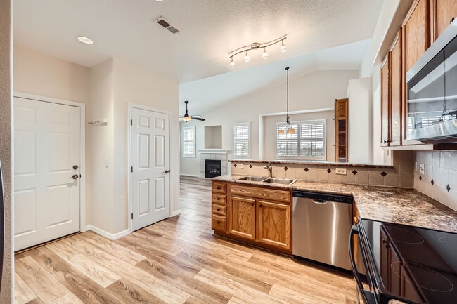 Building Photo - 1335 Villa Grove