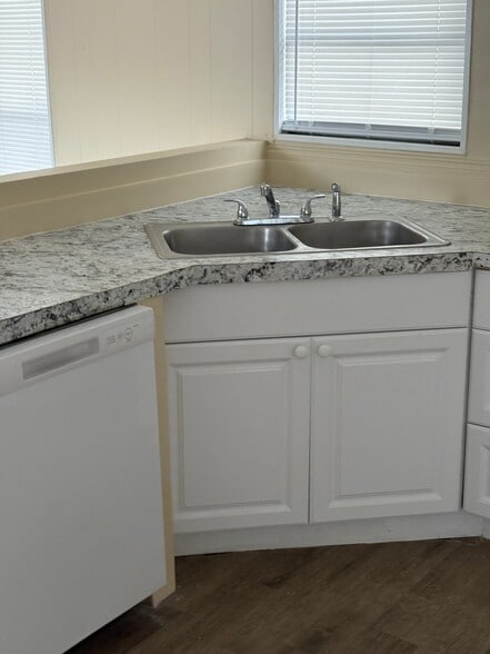 Building Photo - 3276 Mt Tabor Rd