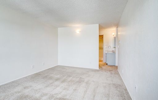 Building Photo - Queen Anne View Condo!!!