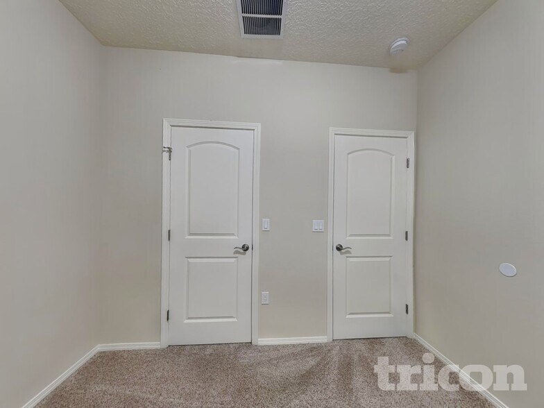 Building Photo - 981 Firewheel Ave SW