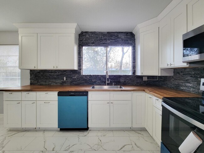 Building Photo - 2024 Stones throw Dr