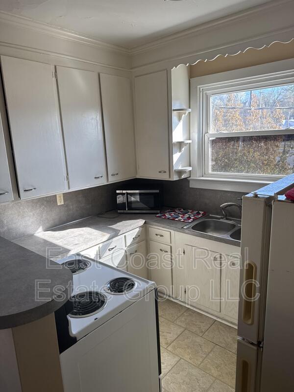 Building Photo - 349 S Cannon Ave