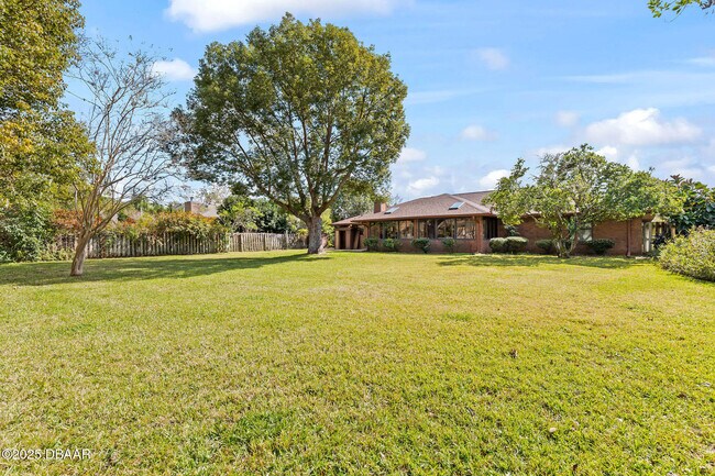 Building Photo - 16 Forest View Way