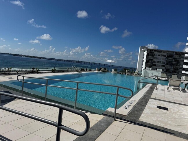 Building Photo - 1331 Brickell Bay Dr