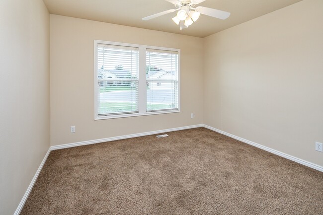 Building Photo - Live Large in Sutherland Farms: Spacious S...