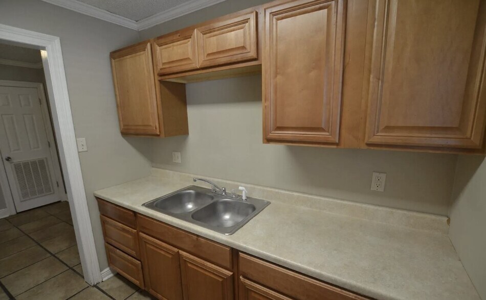 Building Photo - 1017 Seville Ave