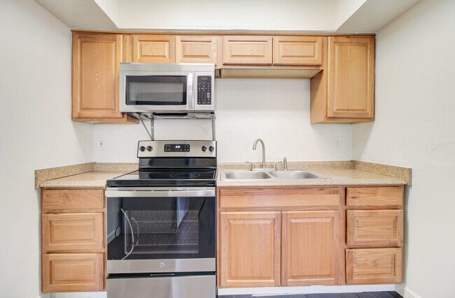 Building Photo - 1501 E Roosevelt St