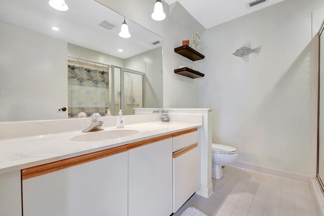 Building Photo - 500 Crosswinds Dr