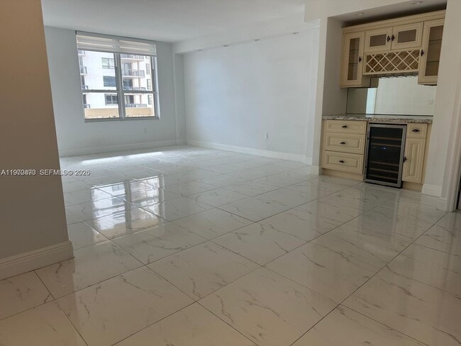 Building Photo - 10185 Collins Ave