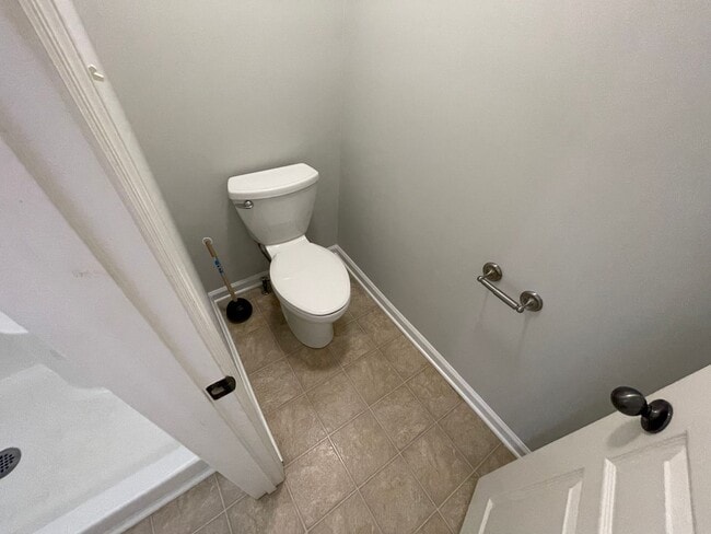 Building Photo - Loudon 3-bedroom 2-bathroom home with open layout on corner lot available 11/15