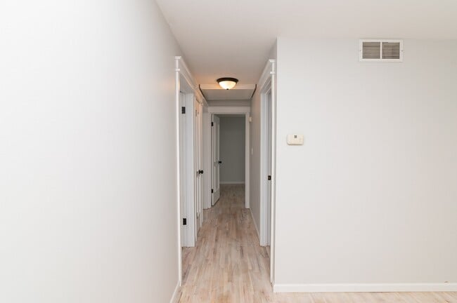 Building Photo - 2113 Melody Dr