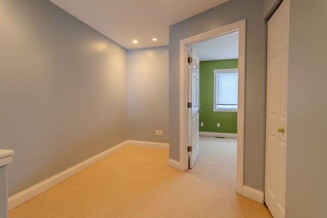 Building Photo - Modern Living Meets Cozy Charm