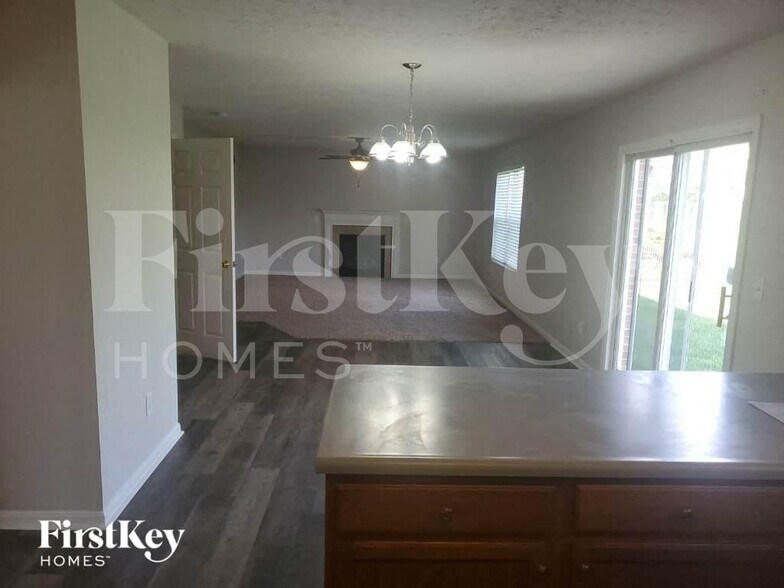 Building Photo - 356 Brandon Dr