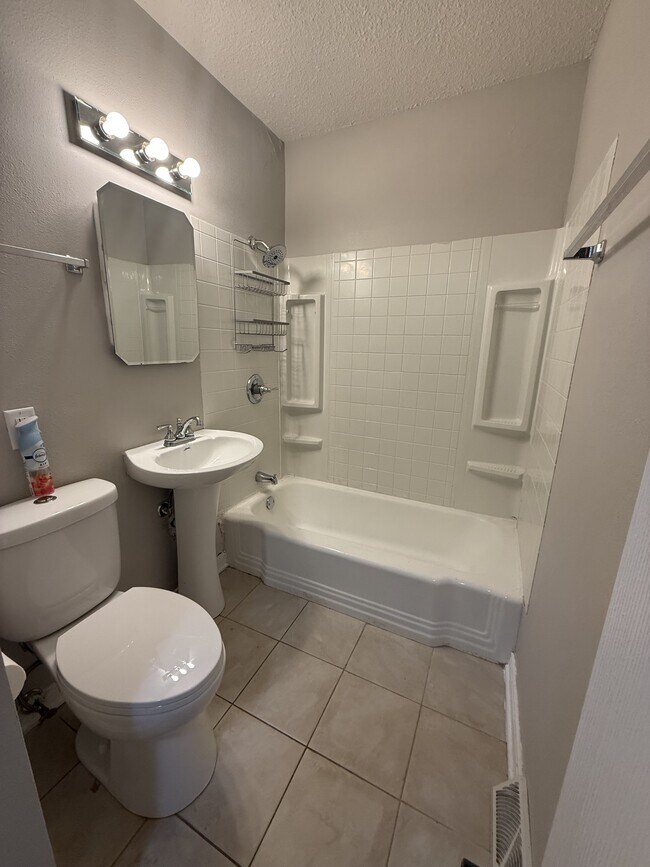 Building Photo - 3421 Fairlane Dr