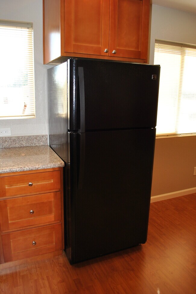 Fridge - 21385 Locust St