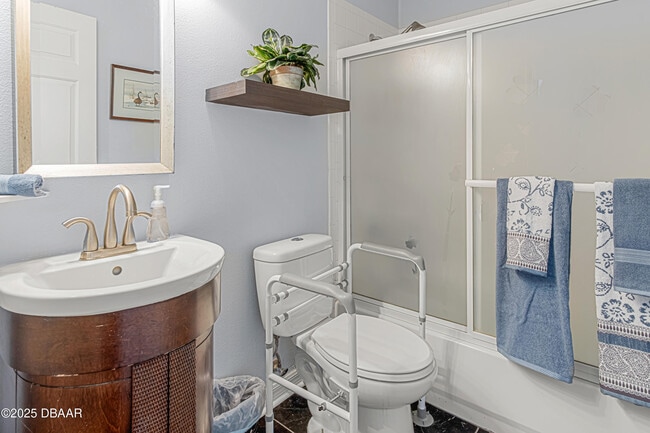 Building Photo - 6 Oak Village Dr