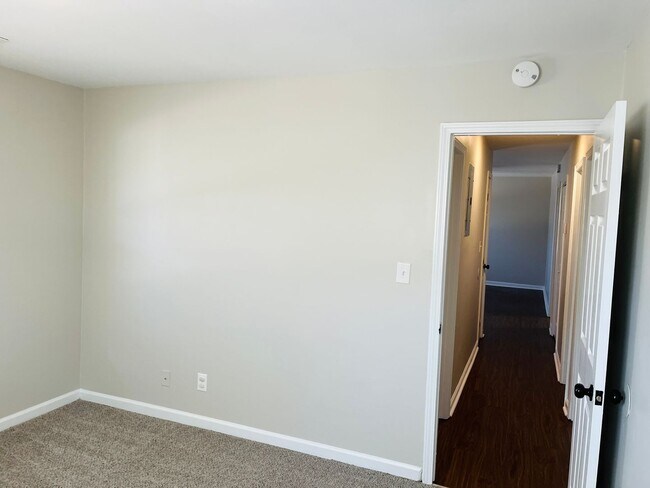 Building Photo - Wow! Check out this charming 3-bedroom, 1....