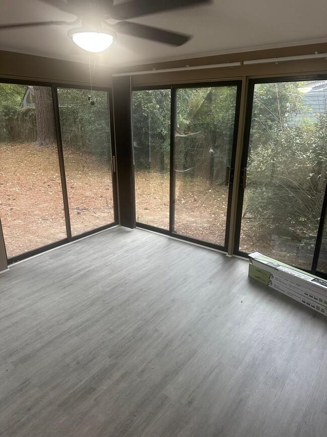 Building Photo - Classic 3 Bedroom Brick Rancher in Henrico...