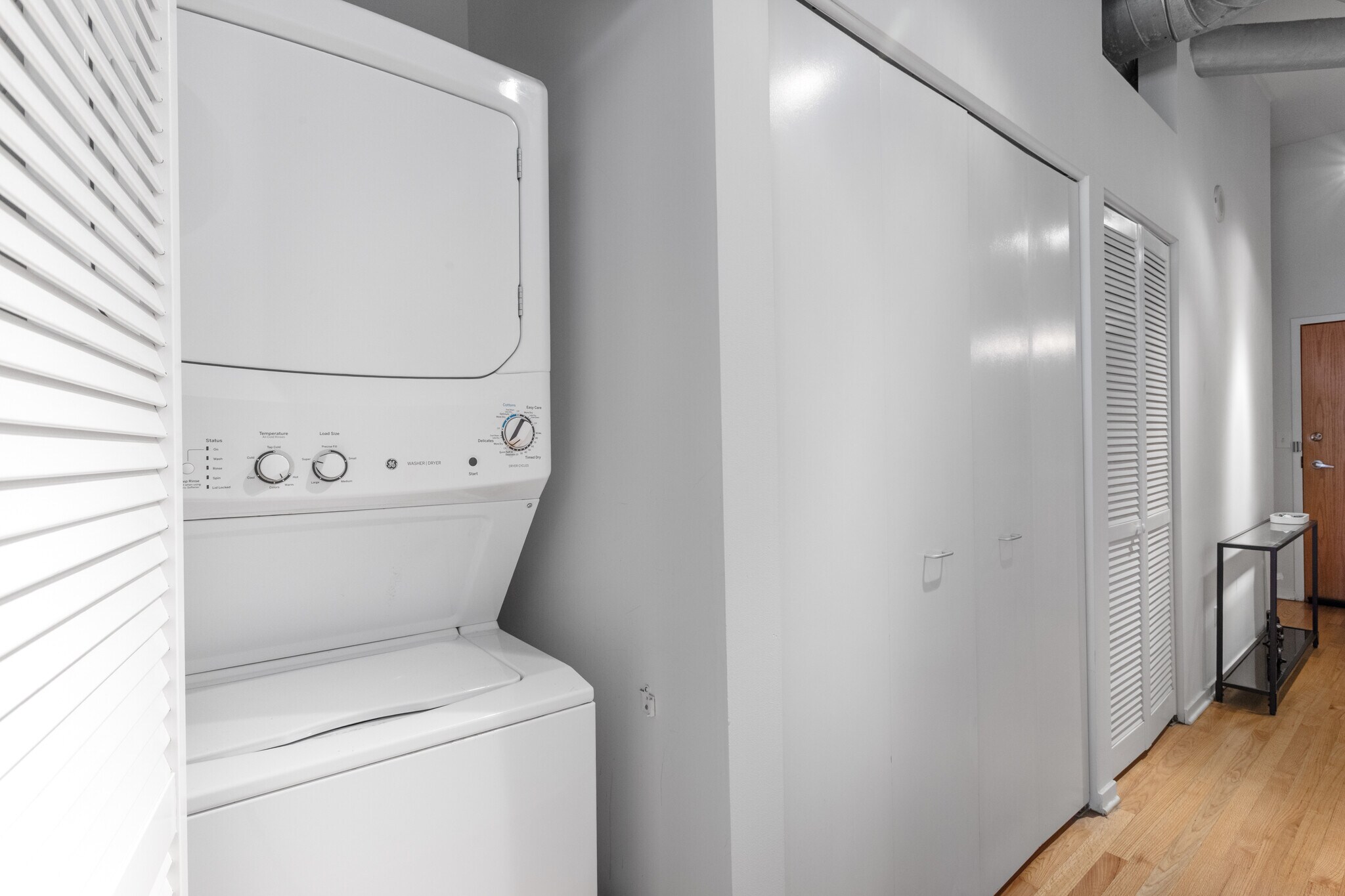 In-unit Laundry - 933 W Van Buren St
