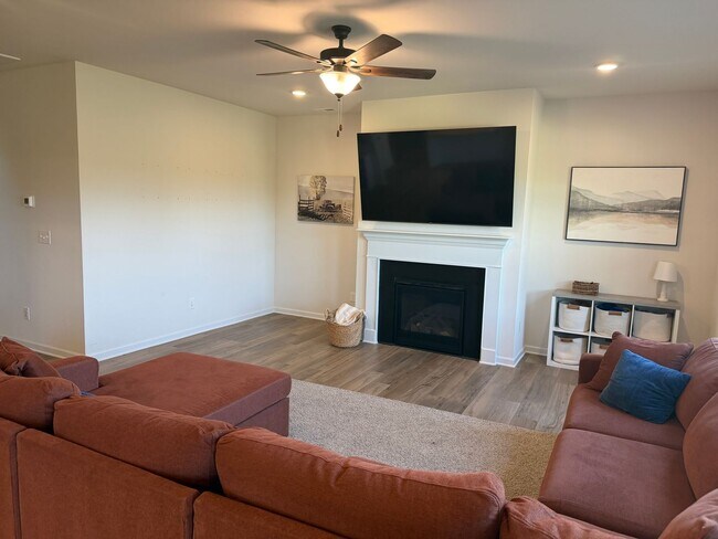 Building Photo - **NEW PRICE**Ooltewah-Harbour Chase Community
