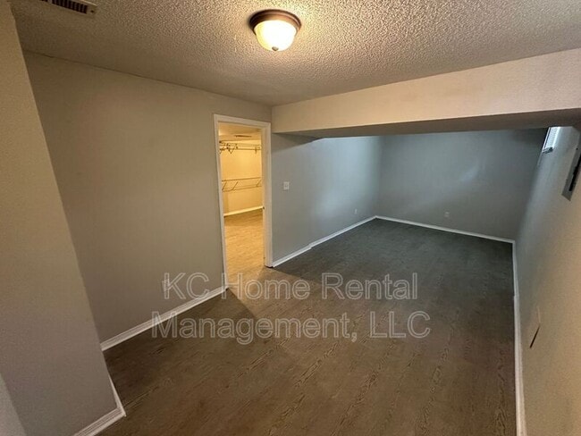 Building Photo - 1400 Cypress Dr