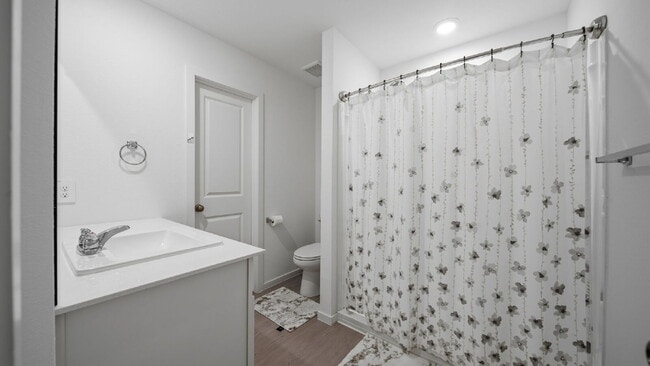 Building Photo - Move-in ready 4-bedroom, 2-bath home in Meadow Park!