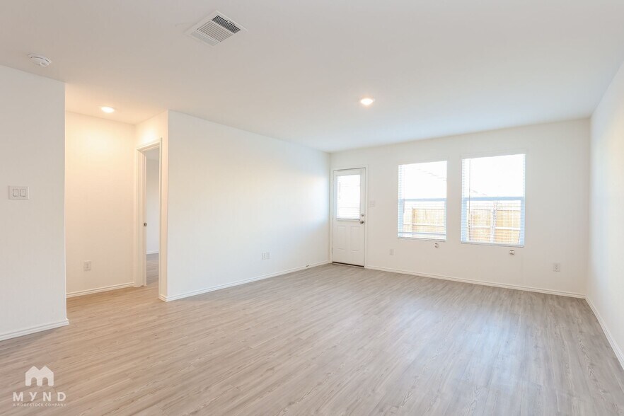 Building Photo - 351 Ambush Ridge