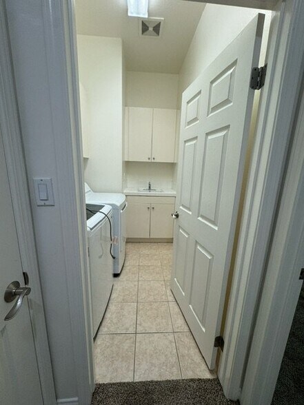 Building Photo - 5313 Pelican Hill Dr