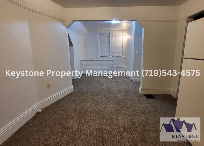 Building Photo - $400 Off Move In Special! Centrally Located, 2nd Floor Apartment with 1 Bedroom/1 Bathroom  - $80...