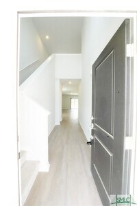Building Photo - 255 Lillian St
