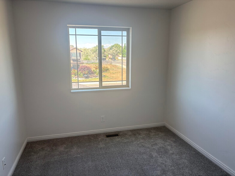 Upstairs Bedroom - 2755 S 535 E